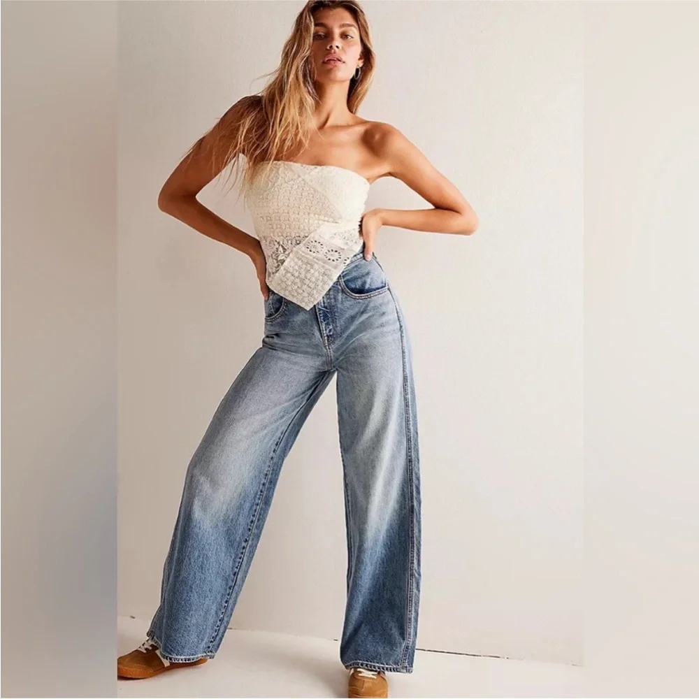 Free People Light Wash Wide Leg Jeans - Picture 2 of 13
